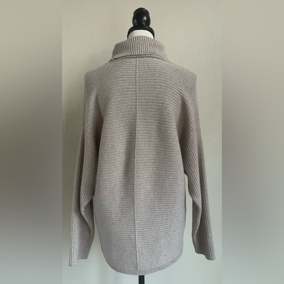 Cyrus Ribbed Turtleneck Pullover - Picture 5 of 10
